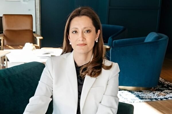 Dra. Claudia Cruz: Liderazgo, Resiliencia y Sonrisas que Transforman Vidas