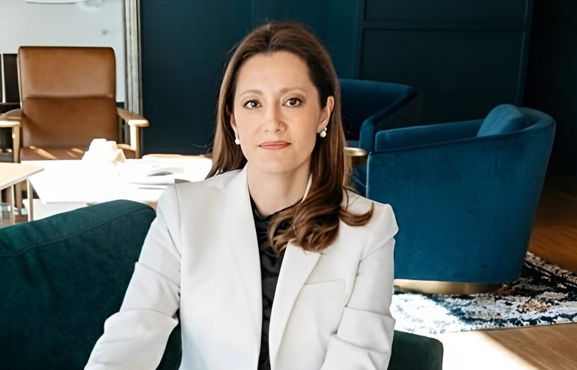 Dra. Claudia Cruz: Liderazgo, Resiliencia y Sonrisas que Transforman Vidas